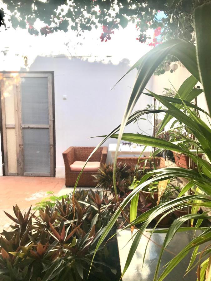 Syds Beach House Praia Exterior photo